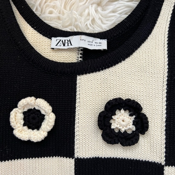 Zara Floral Black & White Sweater Vest - Picture 3 of 4